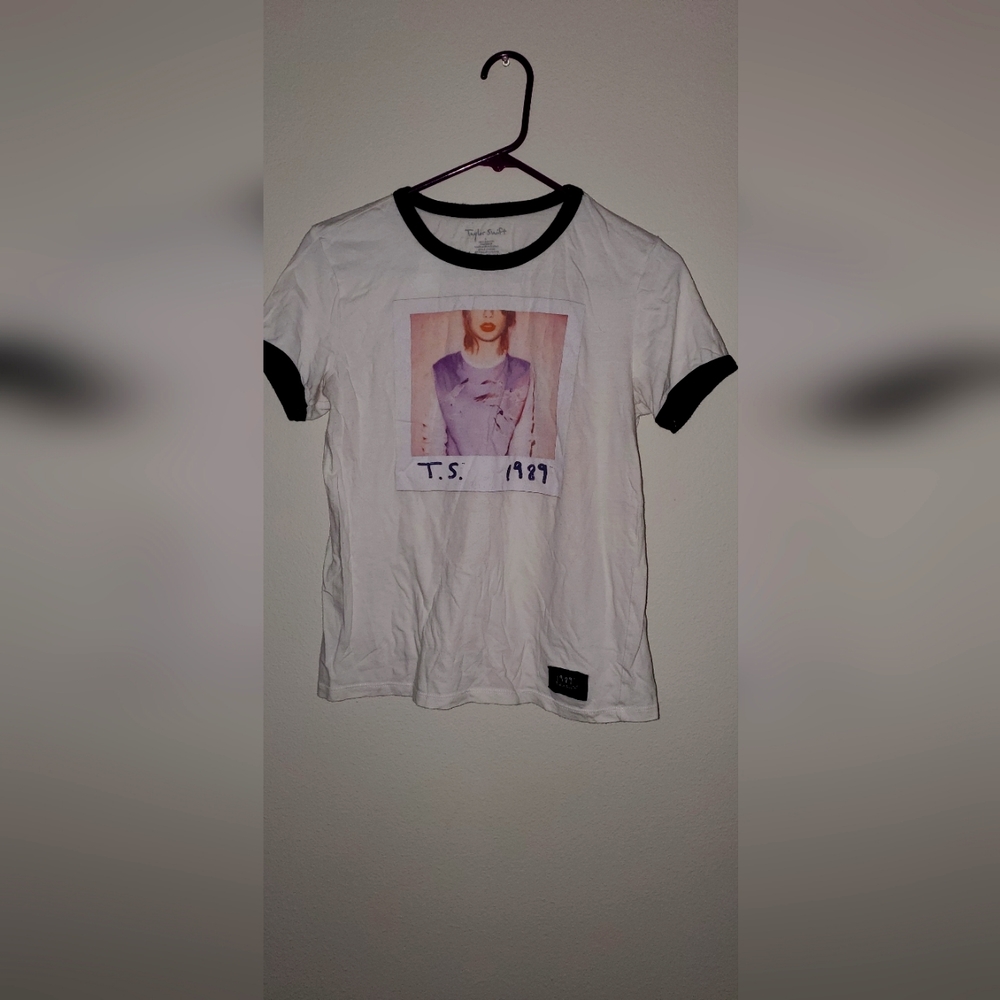 Taylor swift 1989 world tour shirt